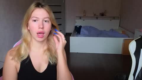 Stefany and Bettany online show from October 15, 11:24 am