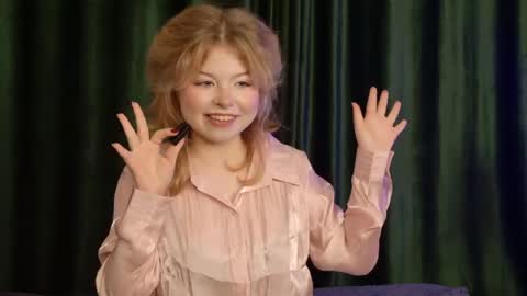 Stella online show from April 2, 7:22 pm