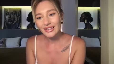 Stella online show from November 30, 3:32 am