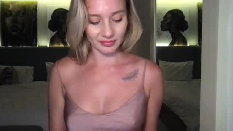 Stella online show from October 8, 1:26 pm