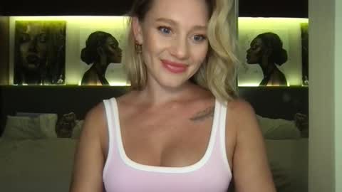 Stella online show from October 15, 2:52 pm