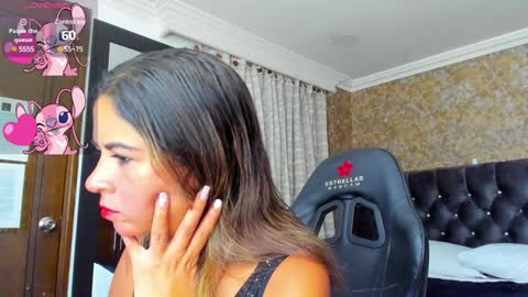 Estella online show from February 5, 8:04 pm