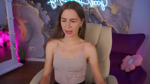 stellahoneywell online show from August 3, 1:39 pm