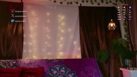 stellart_ online show from April 21, 2:37 am