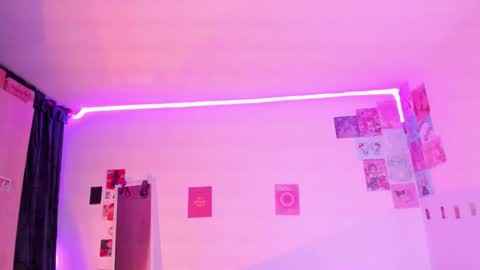 Stephanie  online show from February 6, 2:00 am