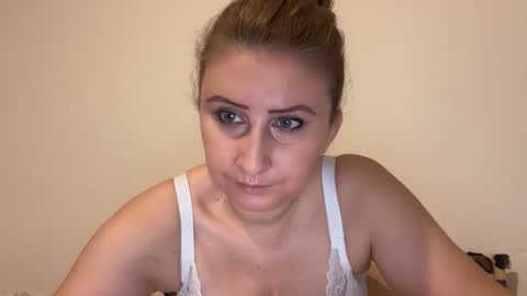 Stephany online show from February 5, 6:44 pm