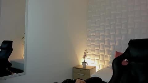 S T E P H A N Y A online show from January 9, 2:11 am