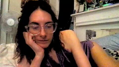 stephielynnnnn online show from March 19, 8:18 am