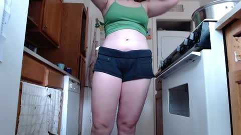 Strawberrylotsacake online show from May 22, 4:49 pm