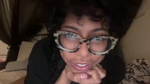 strrwberry online show from March 9, 5:32 am