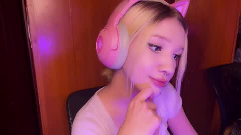 stuffy_ri online show from December 8, 11:29 pm