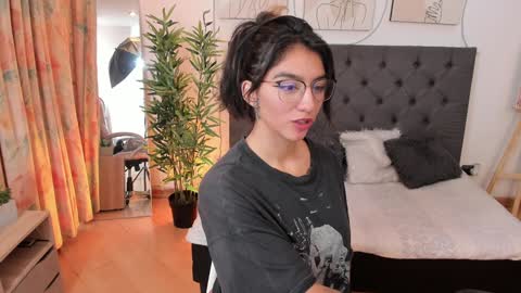 Zoe online show from January 31, 9:05 pm