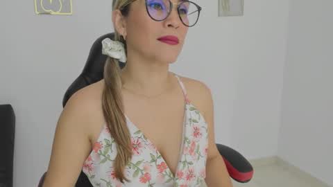 sugar_milff online show from October 21, 1:48 pm