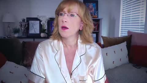 SummerKnightzzz online show from November 17, 3:35 pm