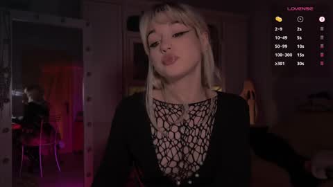 Miss Nelly online show from April 20, 8:01 pm