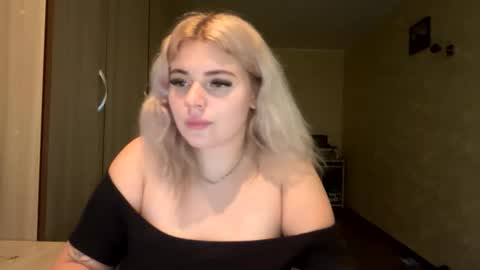 sunshinyflash online show from December 1, 6:32 pm