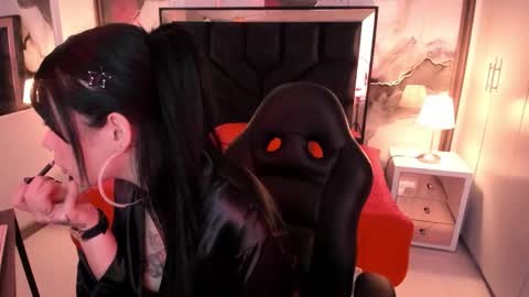 susanvilla online show from January 10, 8:13 pm