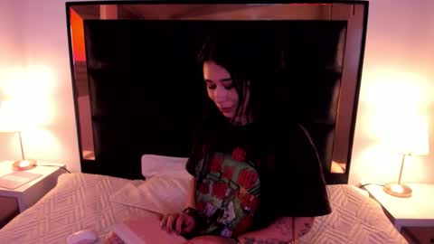 susanvilla online show from October 8, 10:58 pm