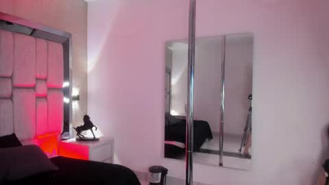  susi  online show from April 14, 8:42 pm