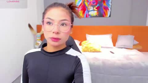 sussy_sweet4u online show from February 16, 9:26 am