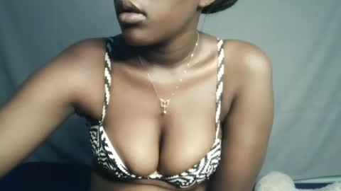 sweet69berry online show from December 14, 7:14 am