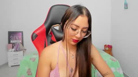 sweet_coral_ online show from February 6, 9:12 am