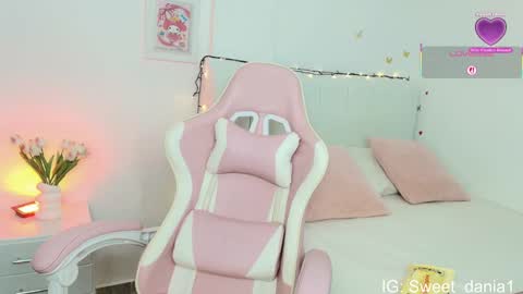 sweet_dania_ online show from October 13, 6:49 am