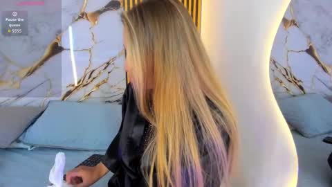 sweet_flame_ online show from October 9, 8:24 pm