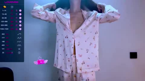 Mia online show from October 18, 10:40 am