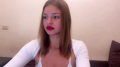 sweet_strawberr online show from September 27, 7:26 am