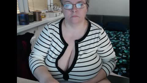Sweetboobs85h online show from January 31, 7:11 pm