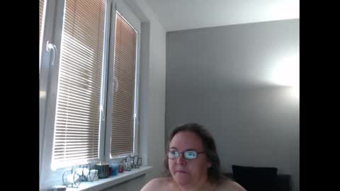 Sweetboobs85h online show from September 21, 9:08 am