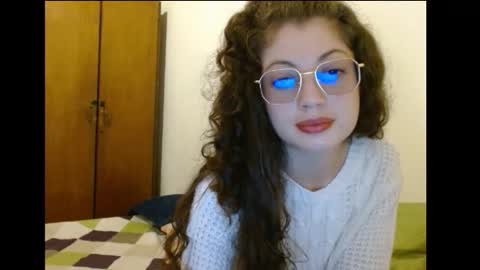 sweetcalm_ online show from February 3, 6:22 am