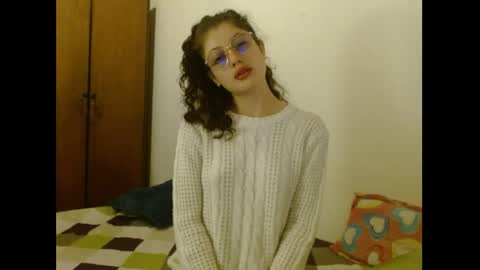 sweetcalm_ online show from April 2, 5:27 am