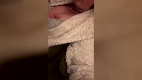 sweetfox378 online show from April 6, 12:43 am