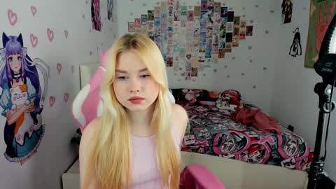 Mia online show from February 22, 3:02 pm