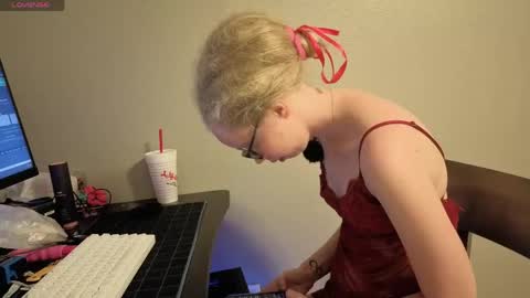 Sweetiek1tty online show from April 19, 12:21 am