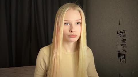 sweetie Lisa3 online show from January 2, 3:58 am