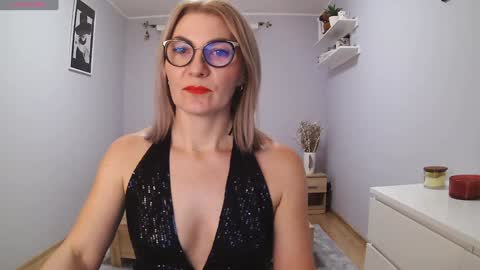 sweetmarthaaa online show from December 8, 4:07 pm