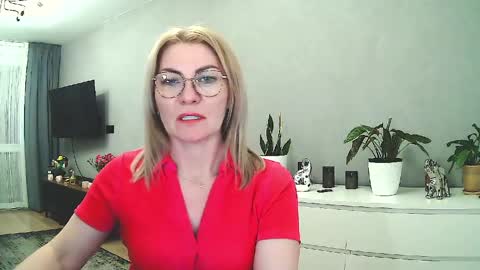 sweetmarthaaa online show from April 8, 2:52 pm