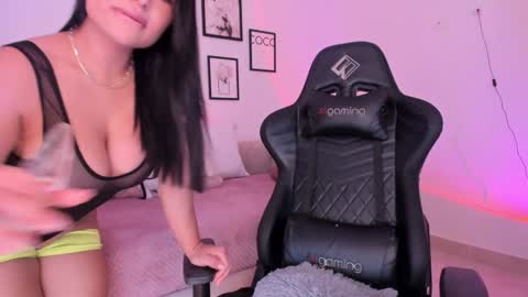 instagram melisabahamon  online show from December 17, 11:49 pm