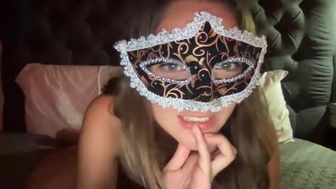 Misty online show from November 12, 4:43 am