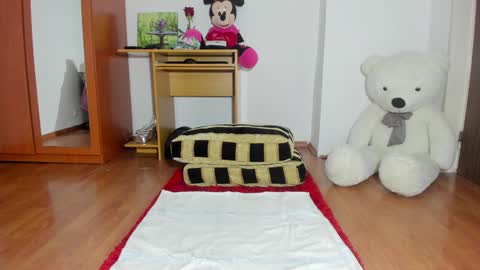 Anne online show from January 12, 8:04 am