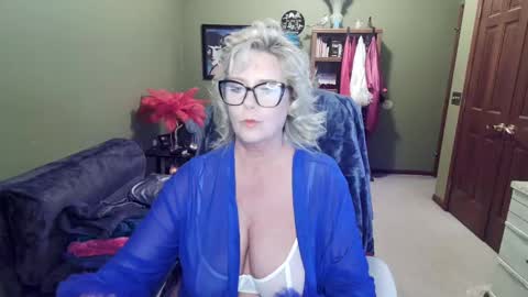 Janie online show from September 11, 7:25 pm