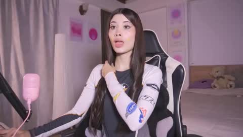 Cat independent model  online show from October 29, 5:12 am