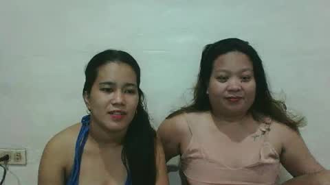 mia and luna online show from February 11, 12:04 pm