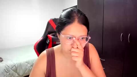 sweetyypeach online show from February 18, 8:37 pm