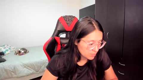 sweetyypeach online show from February 19, 6:43 pm