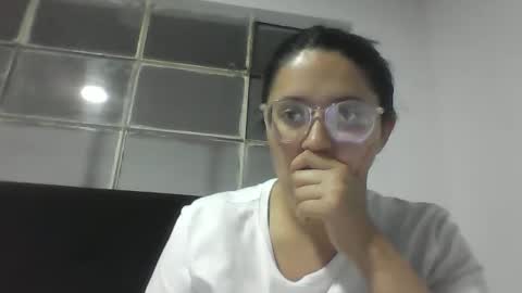 sweetyypeach online show from March 4, 3:11 am