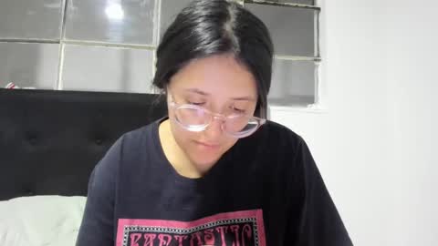 sweetyypeach online show from January 20, 4:10 am